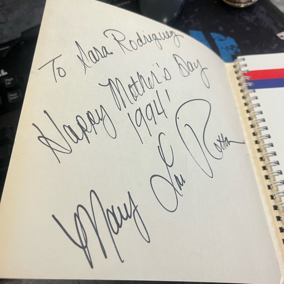 Mary
Lou Lou Retton cook book - Picture 1 of 2